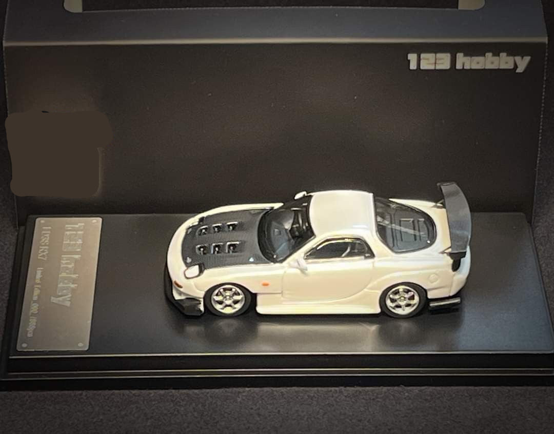 Mazda FD3S RX-7 in Pearl White 1:64 by 123 Hobby 4