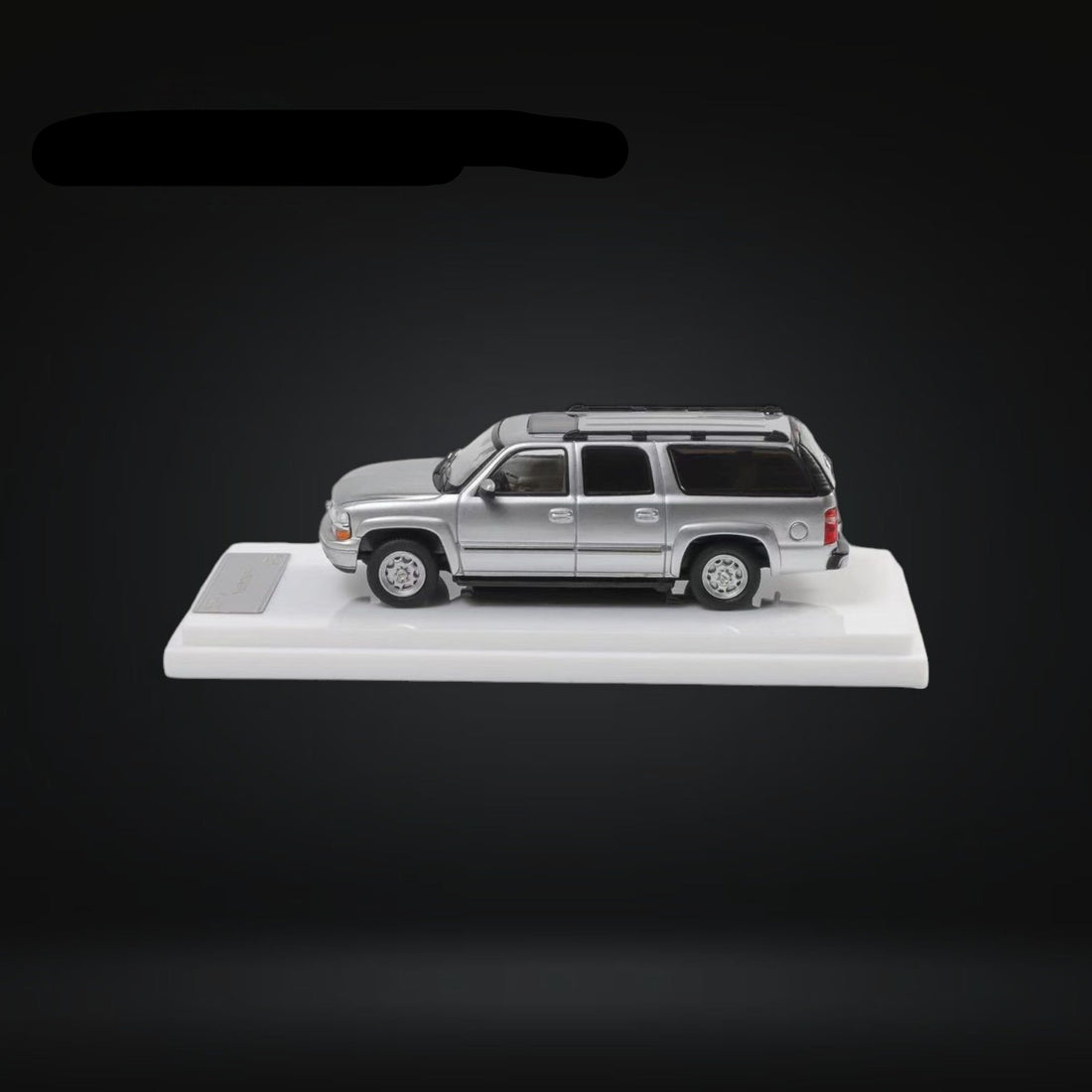 Chevrolet Suburban in Silver 1:64 by MK Miniatures 5