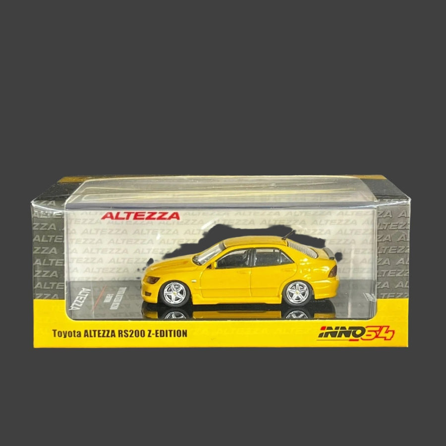 Toyota Altezza RS2000 Yellow With Extra Wheels & Decals 1:64 by Inno64