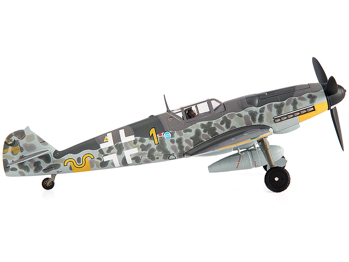 Messerschmitt Luftwaffe BF 109G-6 Fighter Plane "Jagdgeschwader 52 Eastern Front 1943 Erich Hartmann" with Display Stand Limited Edition to 600 pieces Worldwide 1/72 Diecast Model by JC Wings-1