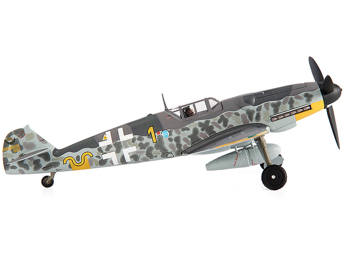 Messerschmitt Luftwaffe BF 109G-6 Fighter Plane "Jagdgeschwader 52 Eastern Front 1943 Erich Hartmann" with Display Stand Limited Edition to 600 pieces Worldwide 1/72 Diecast Model by JC Wings-1
