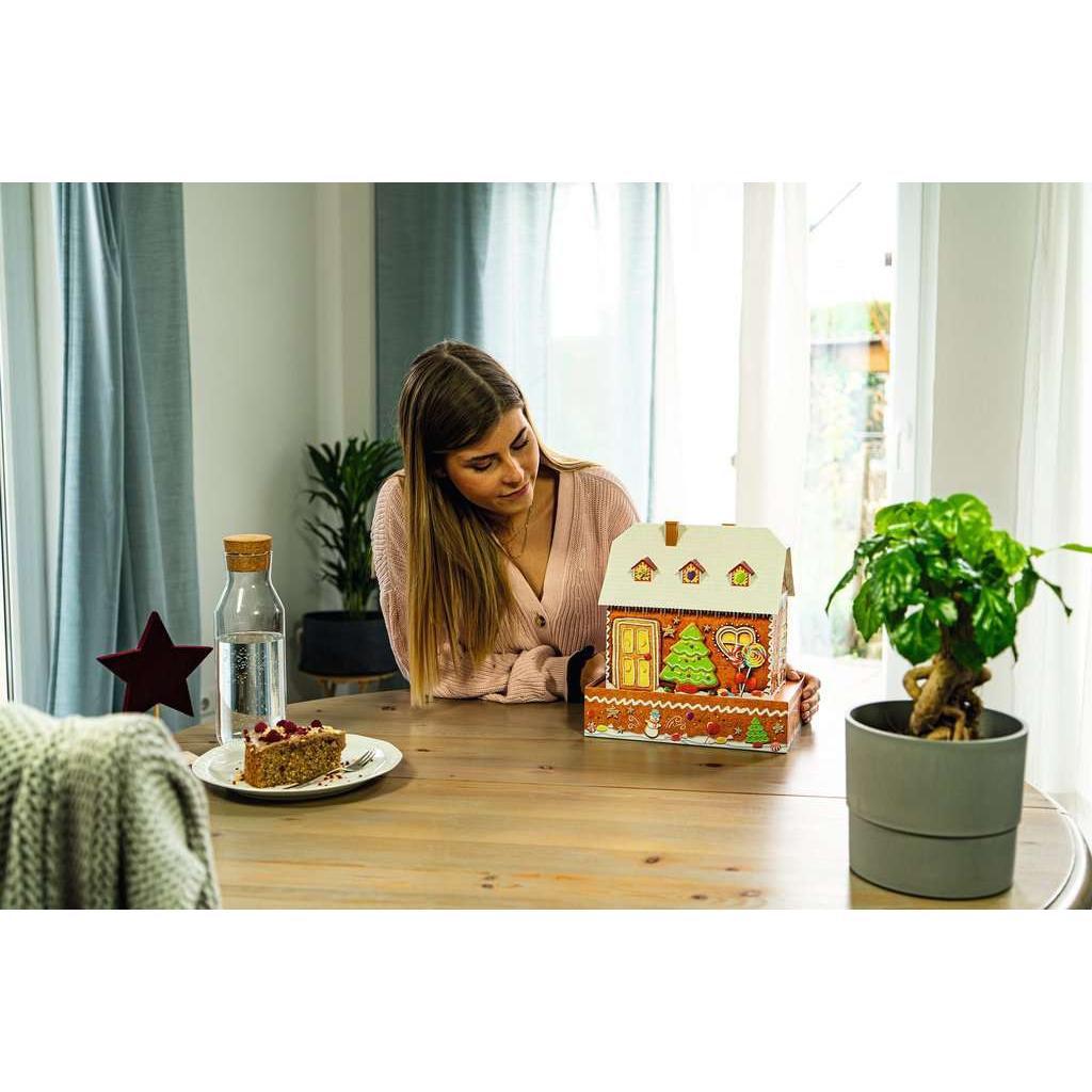 Light-Up Gingerbread House 257 Piece 3D Jigsaw Puzzle Ravensburger 3