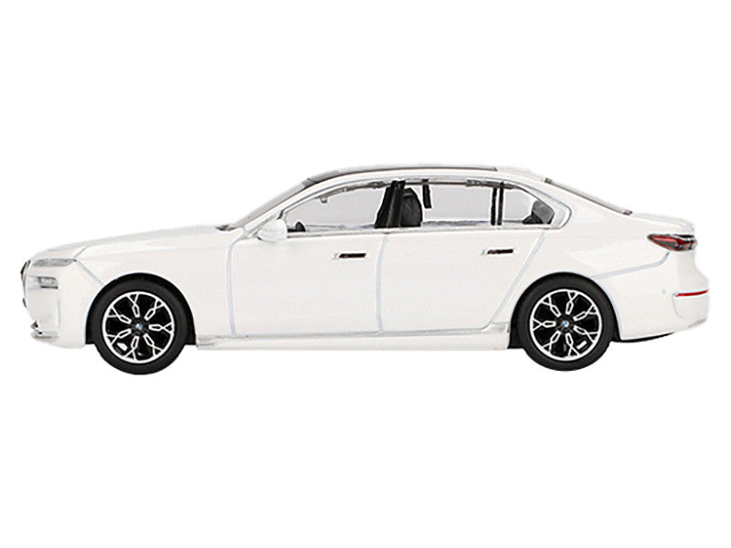 BMW i7 xDrive60 Mineral White Metallic Limited Edition 1/64 Diecast Model Car by Mini GT-1