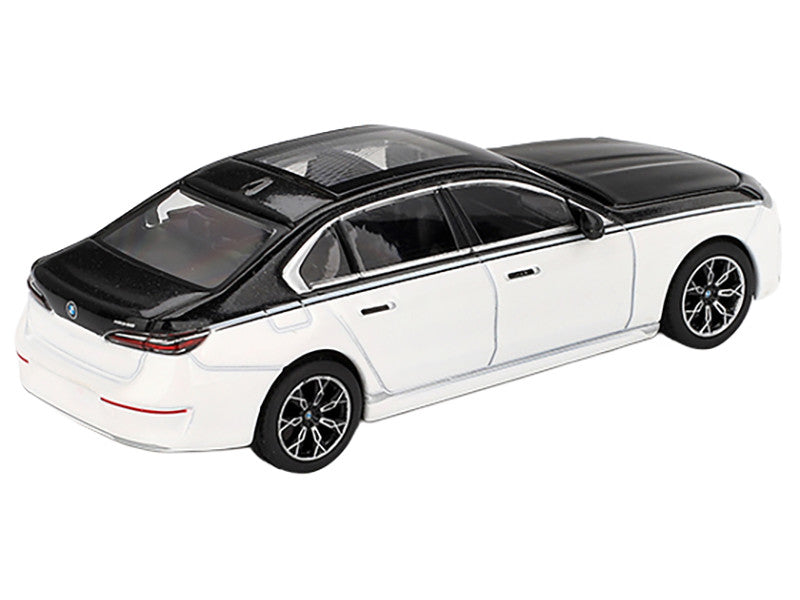 BMW i7 xDrive60 Dravit Alpine White and Black Sapphire 3
