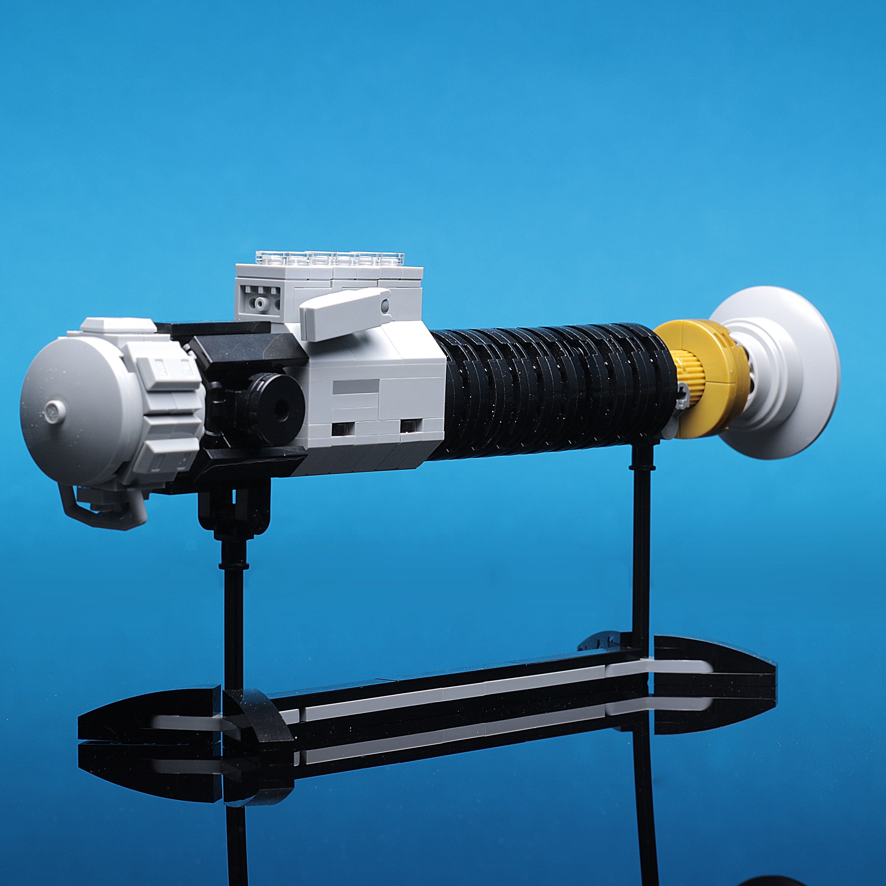 Obi-Wan Lightsaber w/ Stand made with LEGO parts 6