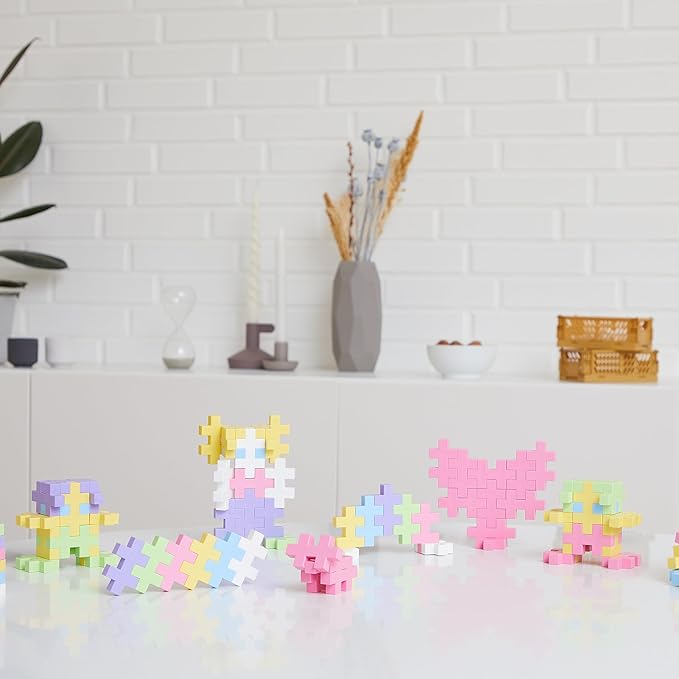 Plus Plus Big 200 Piece Tub Puzzle Blocks Build Example with Background