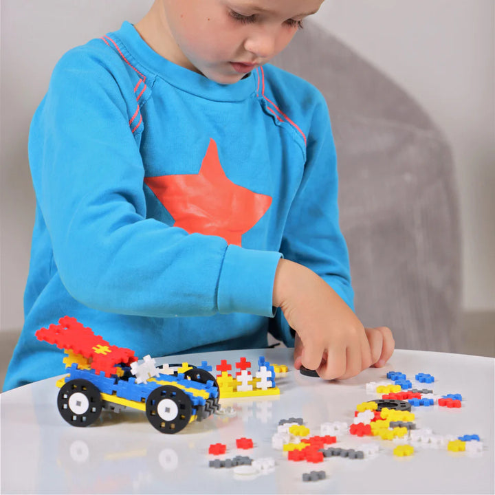Plus Plus Tube - Color Cars - HERO Puzzle Blocks Child in the building process