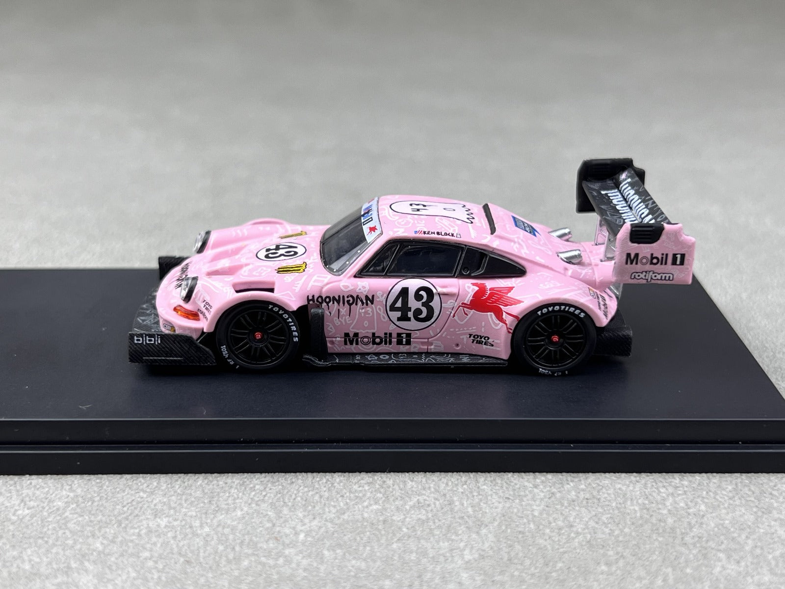 Porsche 911 SVRSR Hoonipigasus Ken Block #43 1:64 Diecast