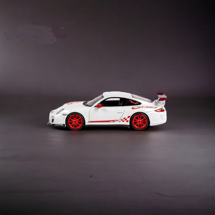 Porsche 997.2 GT3 RS Carrera White WEISS 1:64 Resin by Cars' Lounge Side View