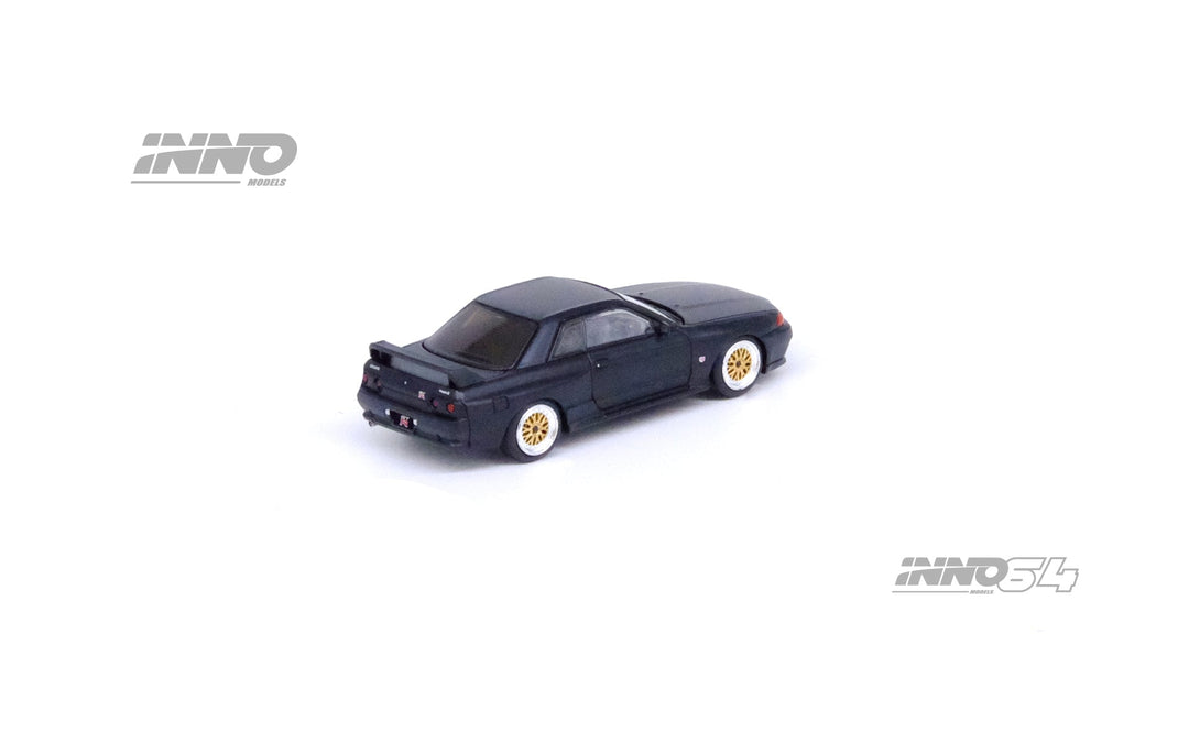 Nissan Skyline GT-R R32 Matt Black "THE DIECAST COMPANY" Special Edition 1:64 by Inno64 IN64-R32-MB Angled Rear View