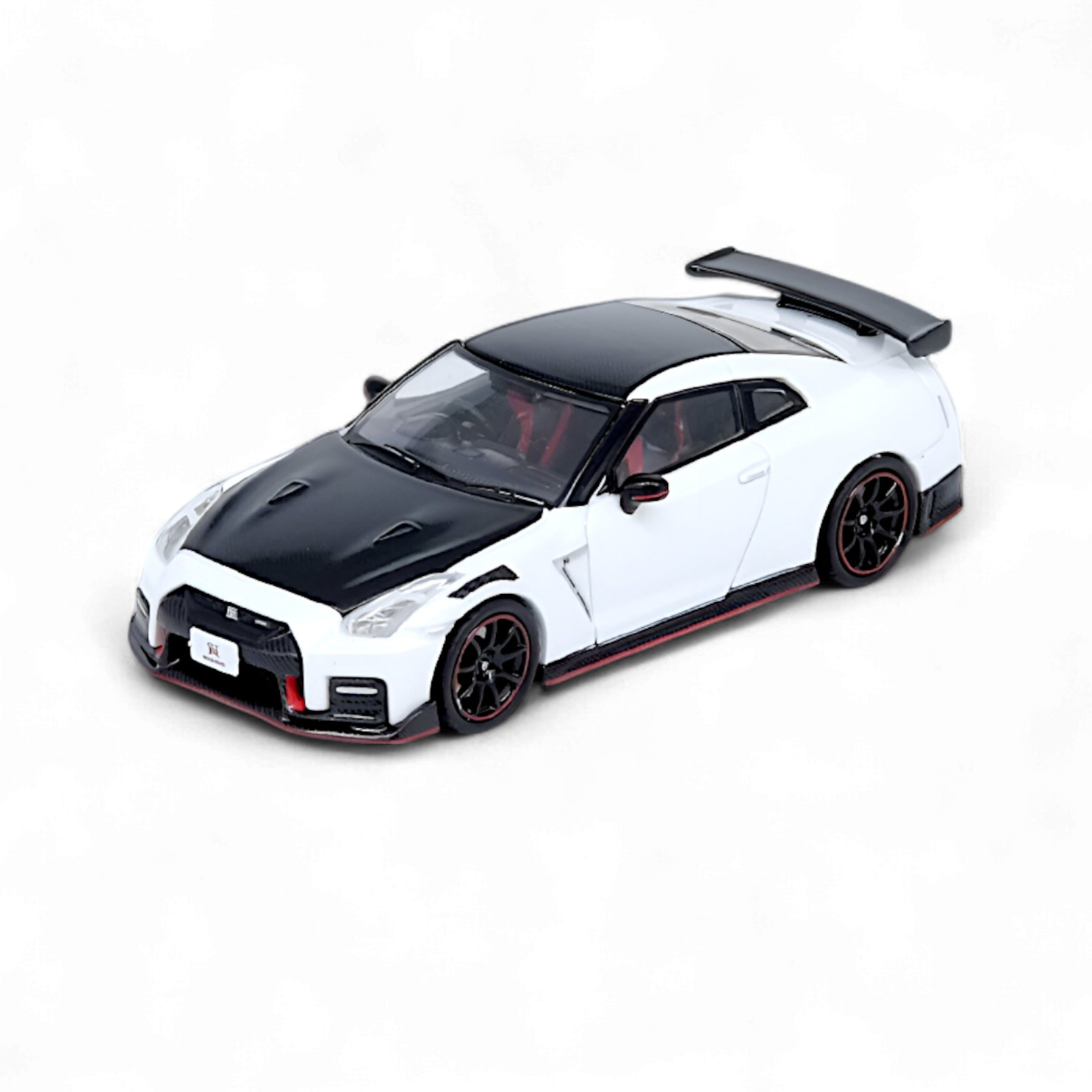 NISSAN GT-R (R35) NISMO White 1:64 by Inno64 2