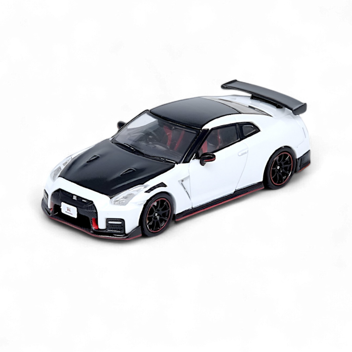 NISSAN GT-R (R35) NISMO White 1:64 by Inno64 2