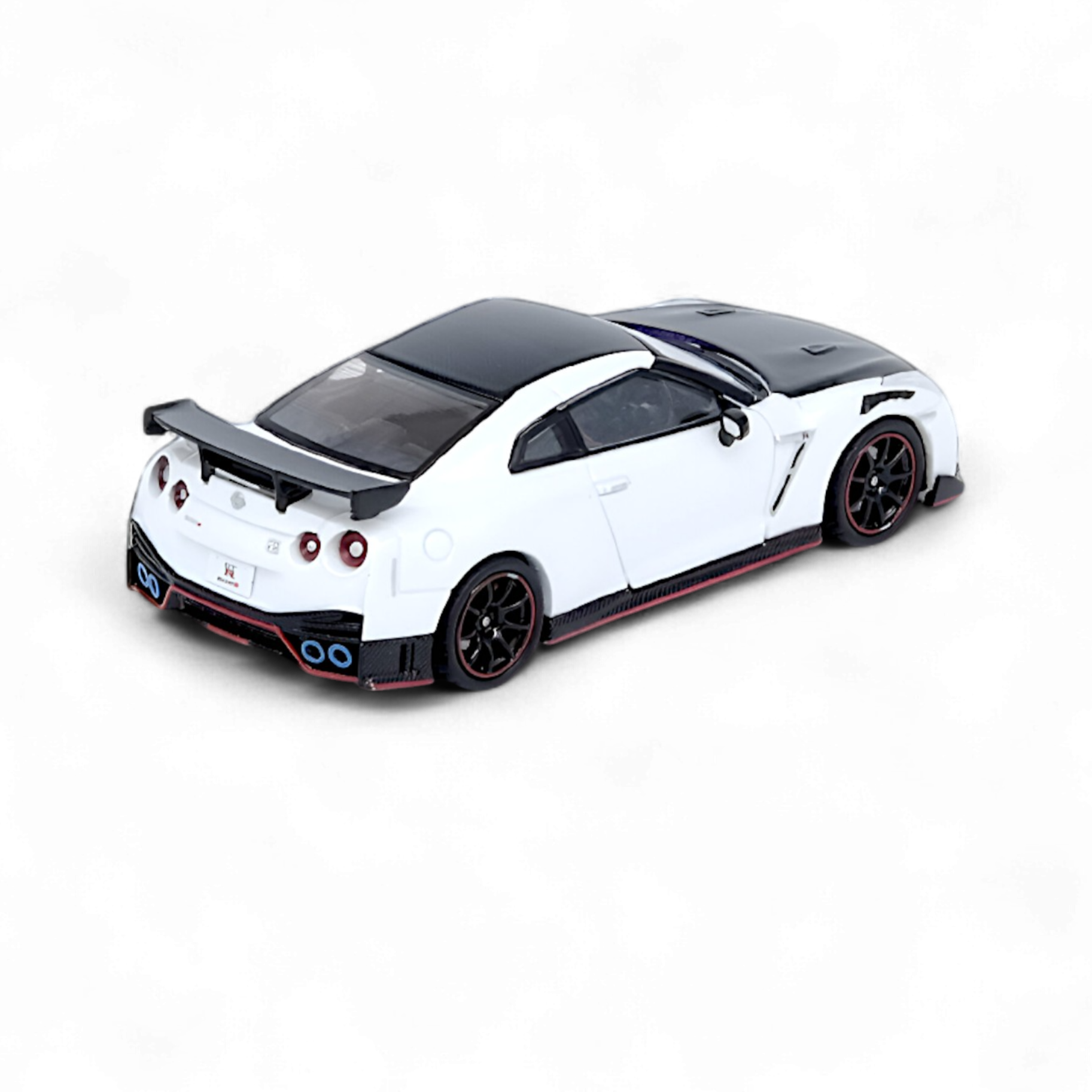 NISSAN GT-R (R35) NISMO White 1:64 by Inno64 3