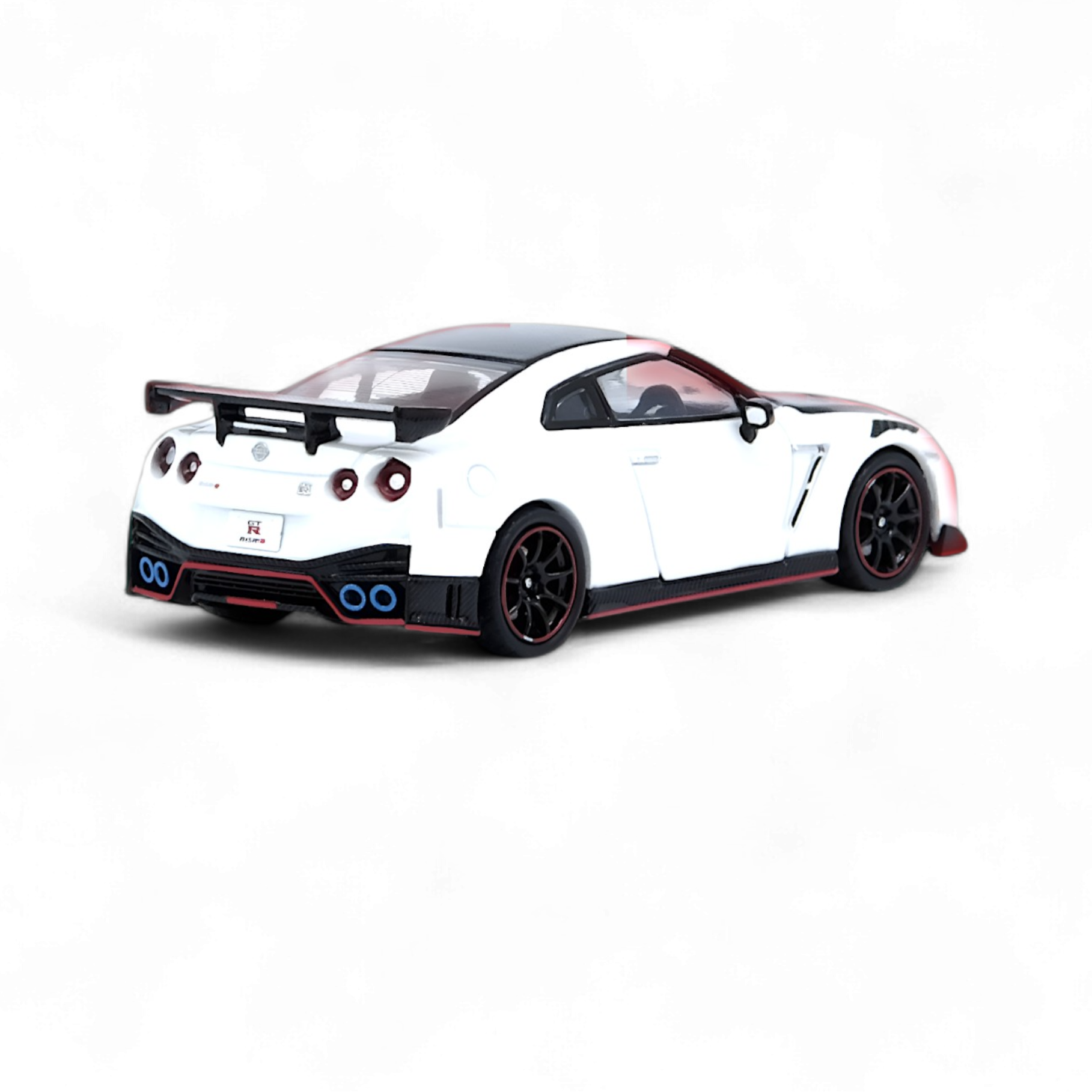 NISSAN GT-R (R35) NISMO White 1:64 by Inno64 4