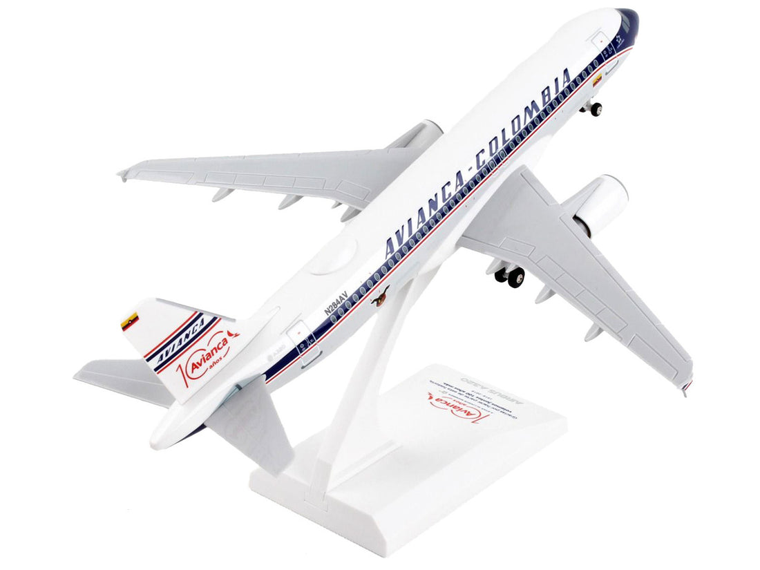 Airbus A320 Commercial Aircraft with Landing Gear "Avianca Colombia" (N284AV) White and Gray with Blue Stripes (Snap-Fit) 1/150 Plastic Model by Skymarks-2