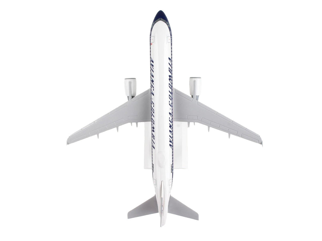 Airbus A320 Commercial Aircraft with Landing Gear "Avianca Colombia" (N284AV) White and Gray with Blue Stripes (Snap-Fit) 1/150 Plastic Model by Skymarks-4