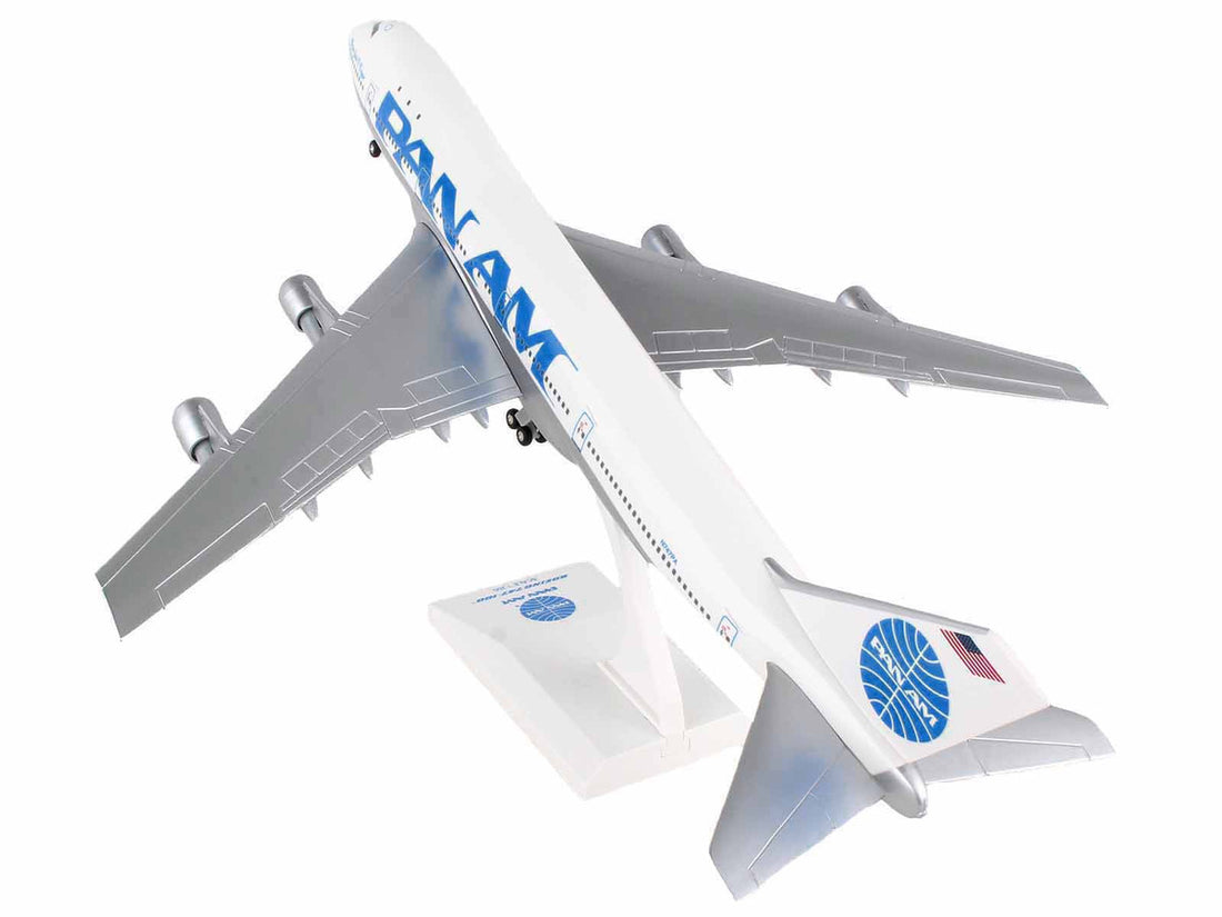 Boeing 747-100 Commercial Aircraft with Landing Gear "Pan American (Pan Am) Airways" (N8642E) White (Snap-Fit) 1/200 Plastic Model by Skymarks-2