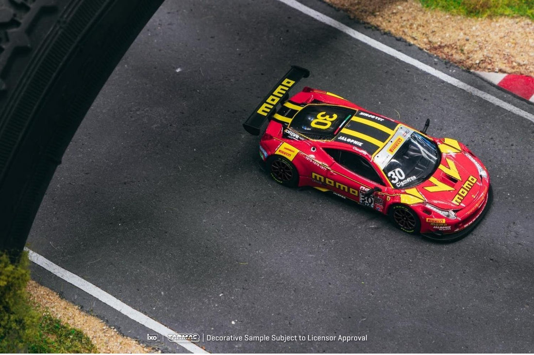 Tarmac Works Hobby64 Ferrari 458 Italia GT3 MOMO Pirelli WC 2015 1:64 T64-074-15PWC30.  Top and Overhead View.