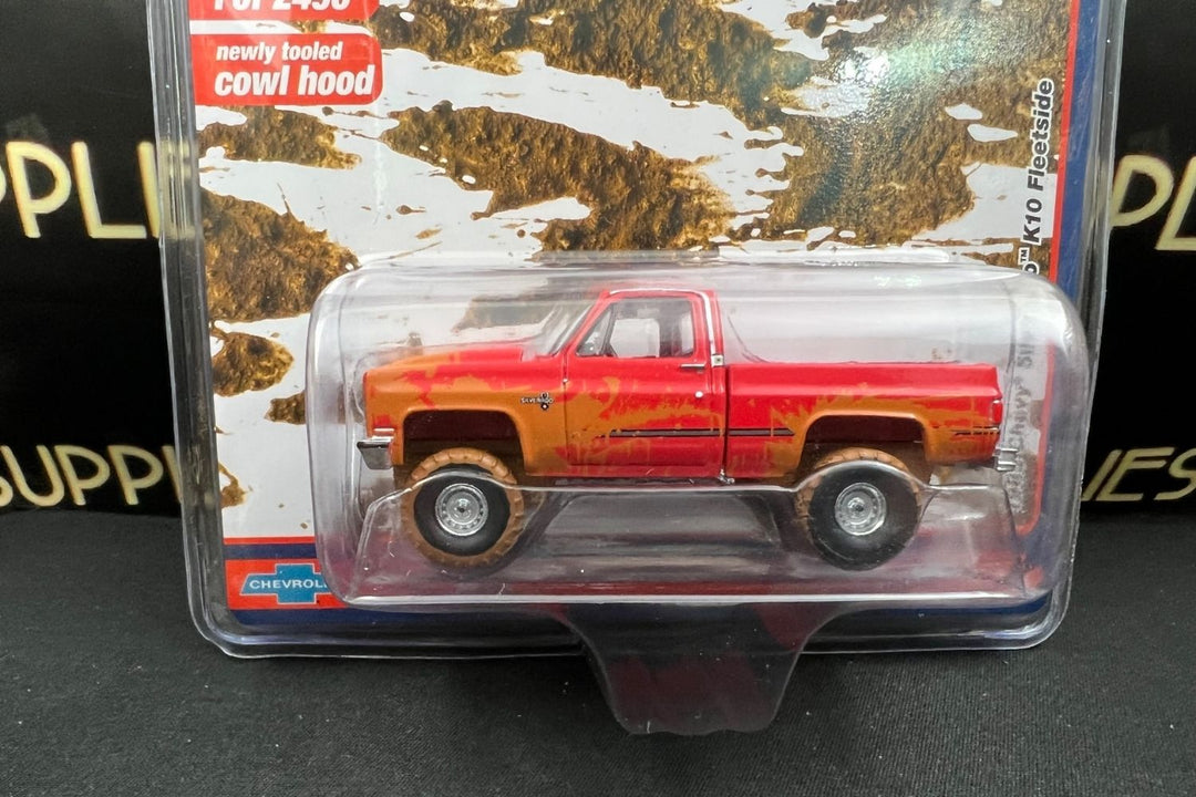 Chevrolet 1983 Silverado K10 4x4 Muddy LIFTED Squarebody 1:64 by Auto World Side View