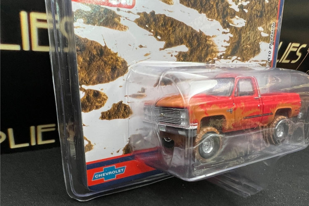 Chevrolet 1983 Silverado K10 4x4 Muddy LIFTED Squarebody 1:64 by Auto World Package View