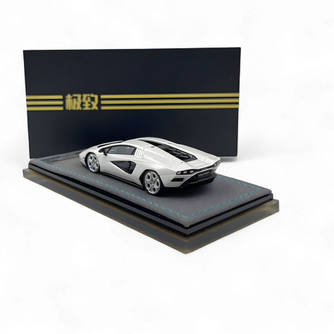 Lamborghini Countach LPI800-4 White 1:64 by Extreme Club  2