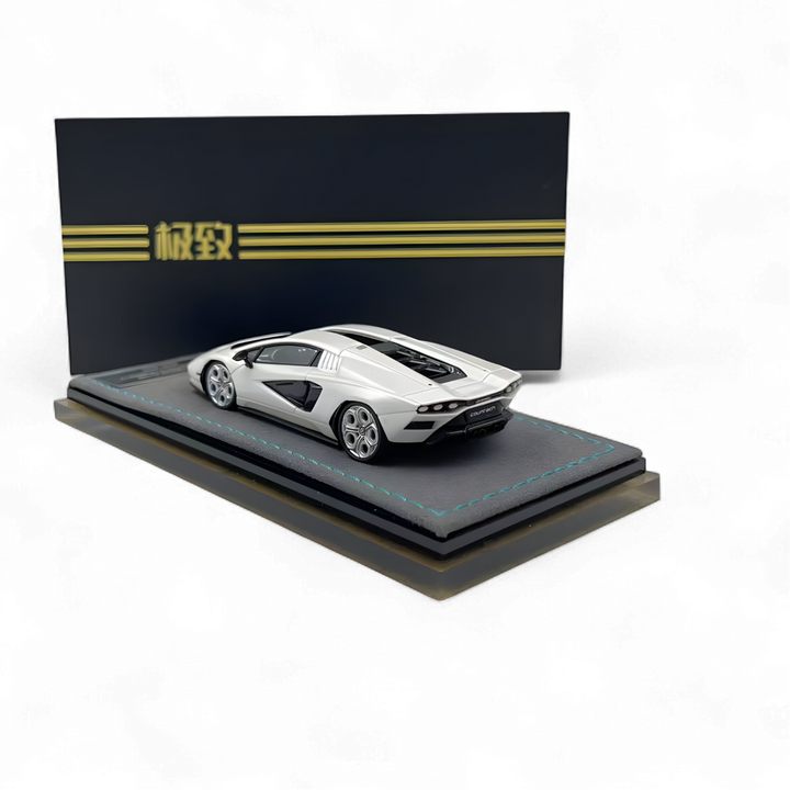 Lamborghini Countach LPI800-4 White 1:64 by Extreme Club  2