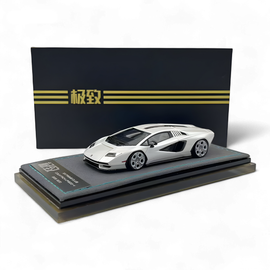 Lamborghini Countach LPI800-4 White 1:64 by Extreme Club 