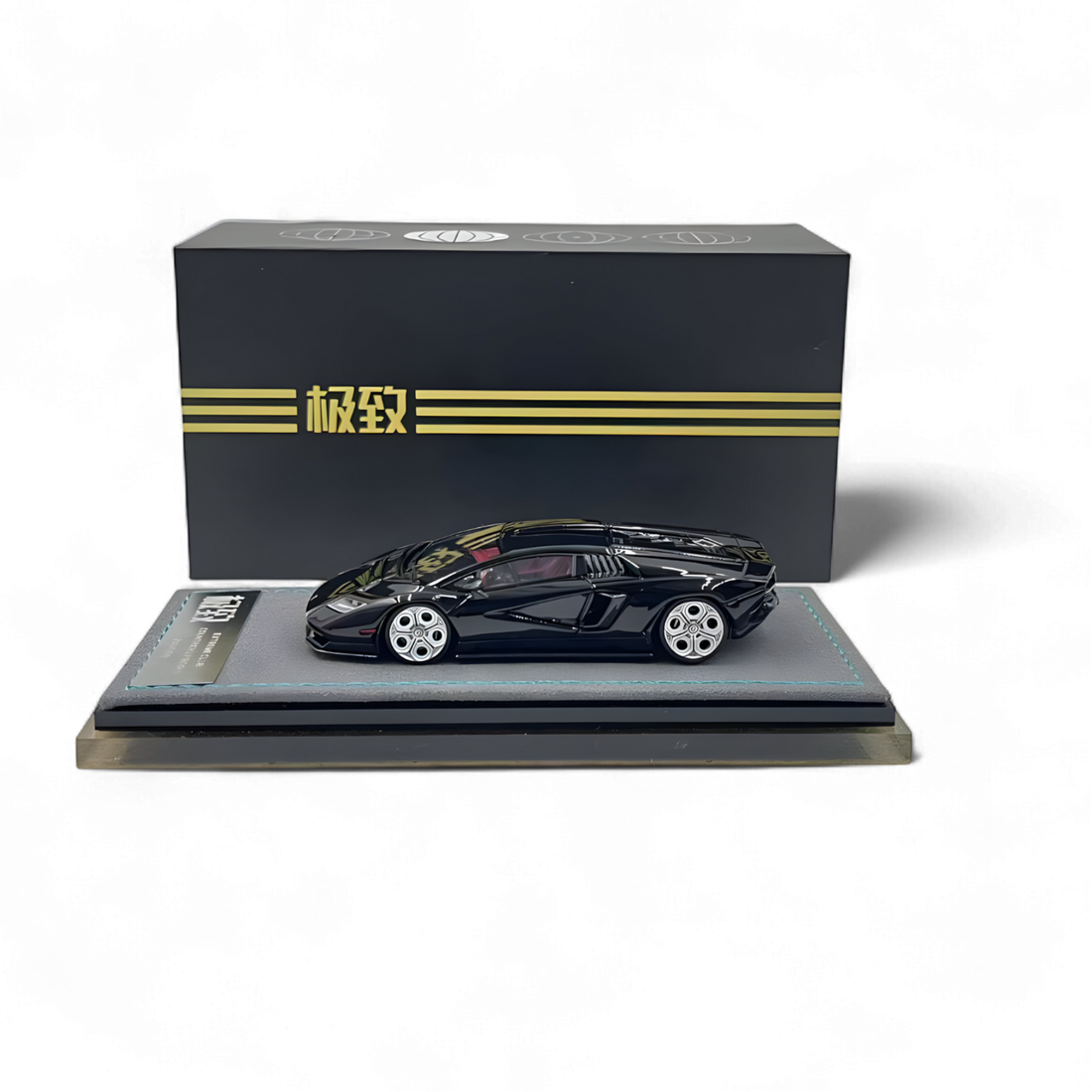 Lamborghini Countach LPI800-4 Nero Helene 1:64 by Extreme Club  3