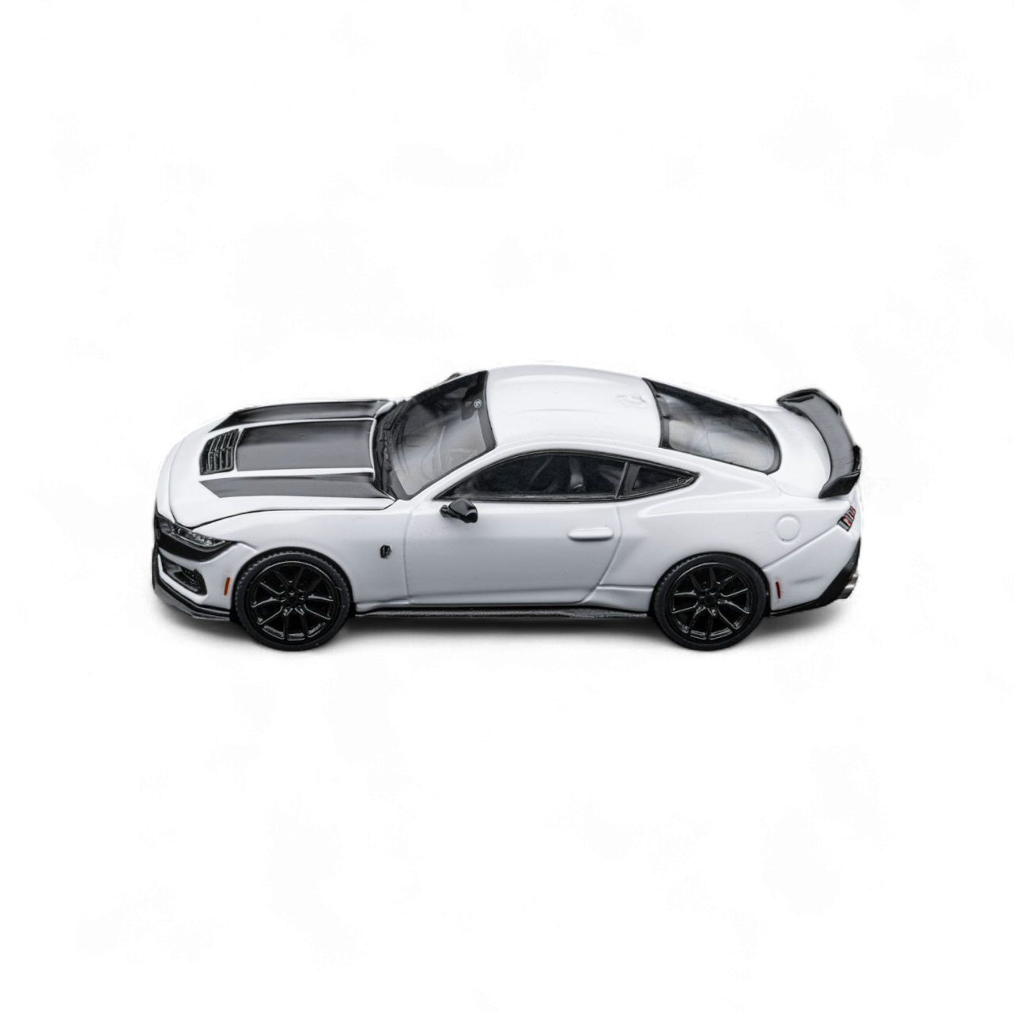 Mustang Dark Horse - Crystal White - Black Wheels 1:64 by DCM 4