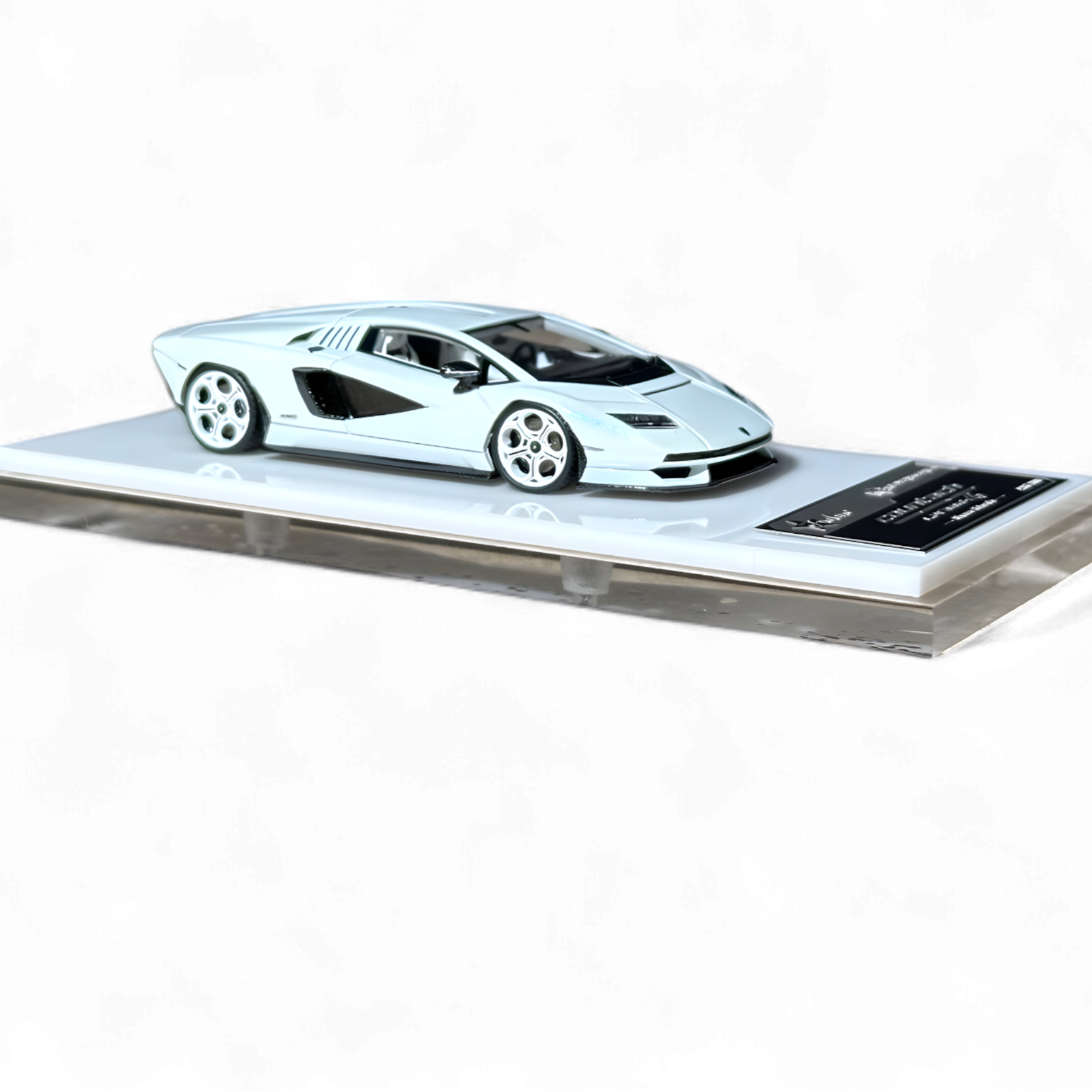 NEO COUNTACH LPI 800-4 BIANCO SIDERALE 1:64 Resin by Fuelme Model 6