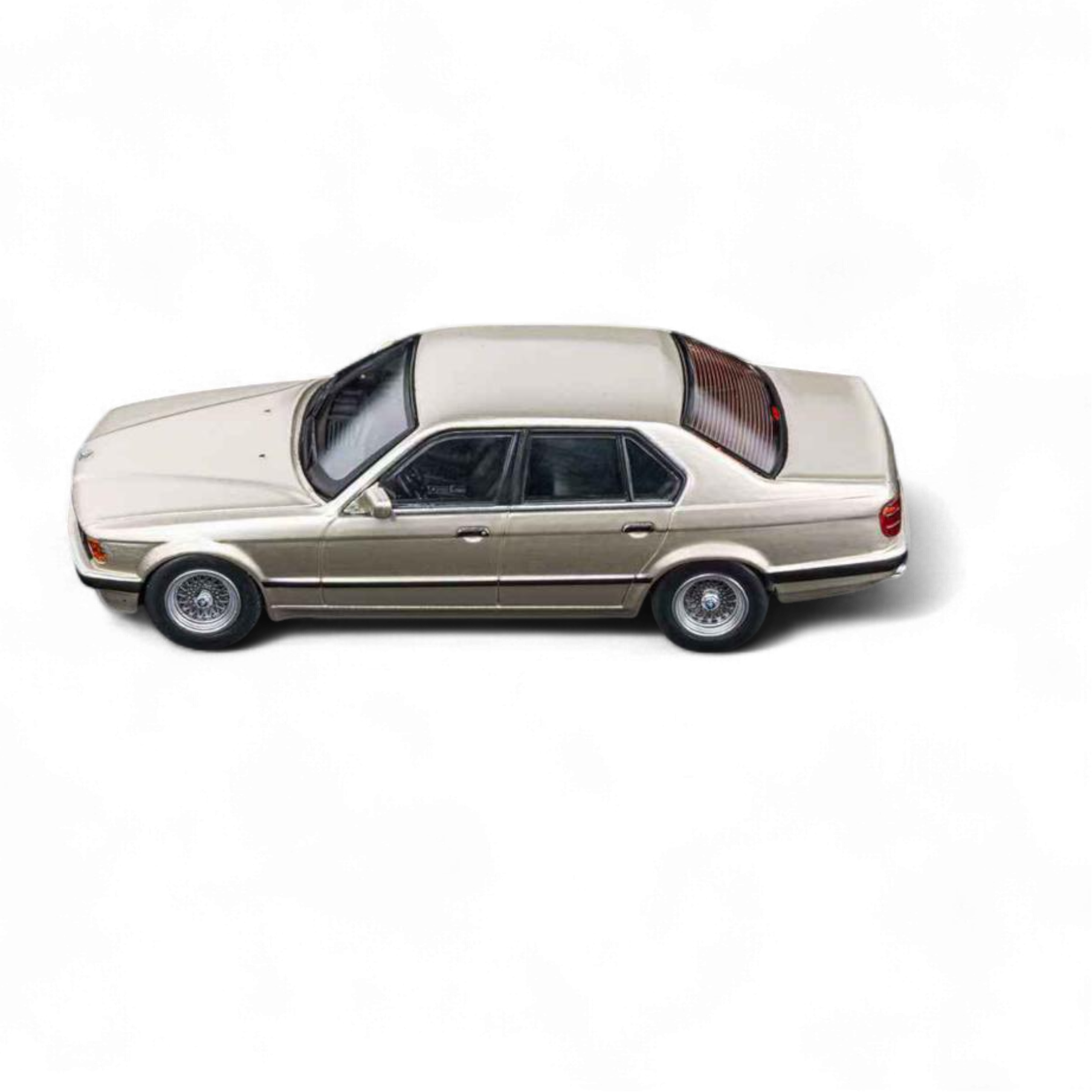 DCM BMW E32 1:64 collectible model