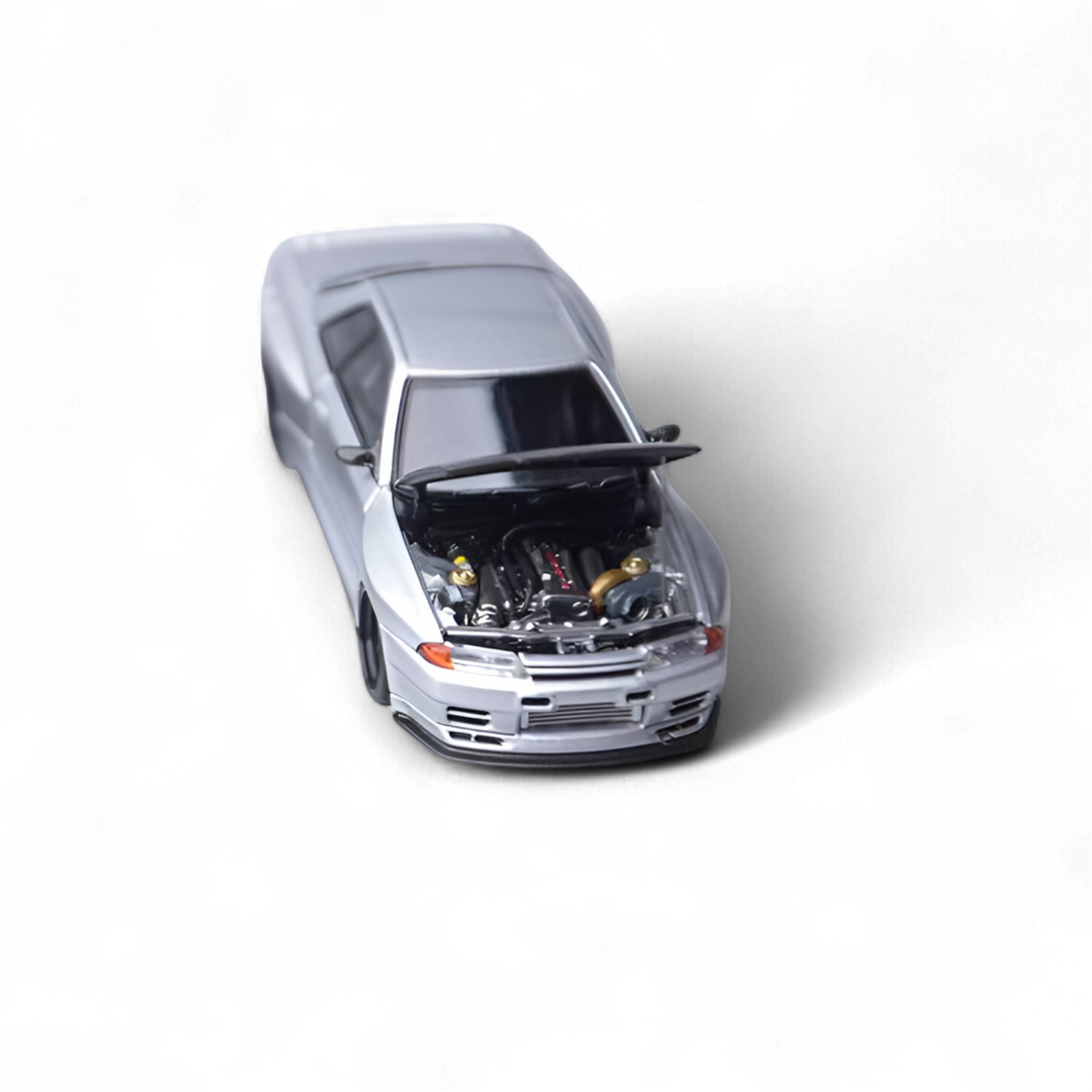 Skyline GT-R R32 Silver Garage Active 1:64 by Focal Horizon  2