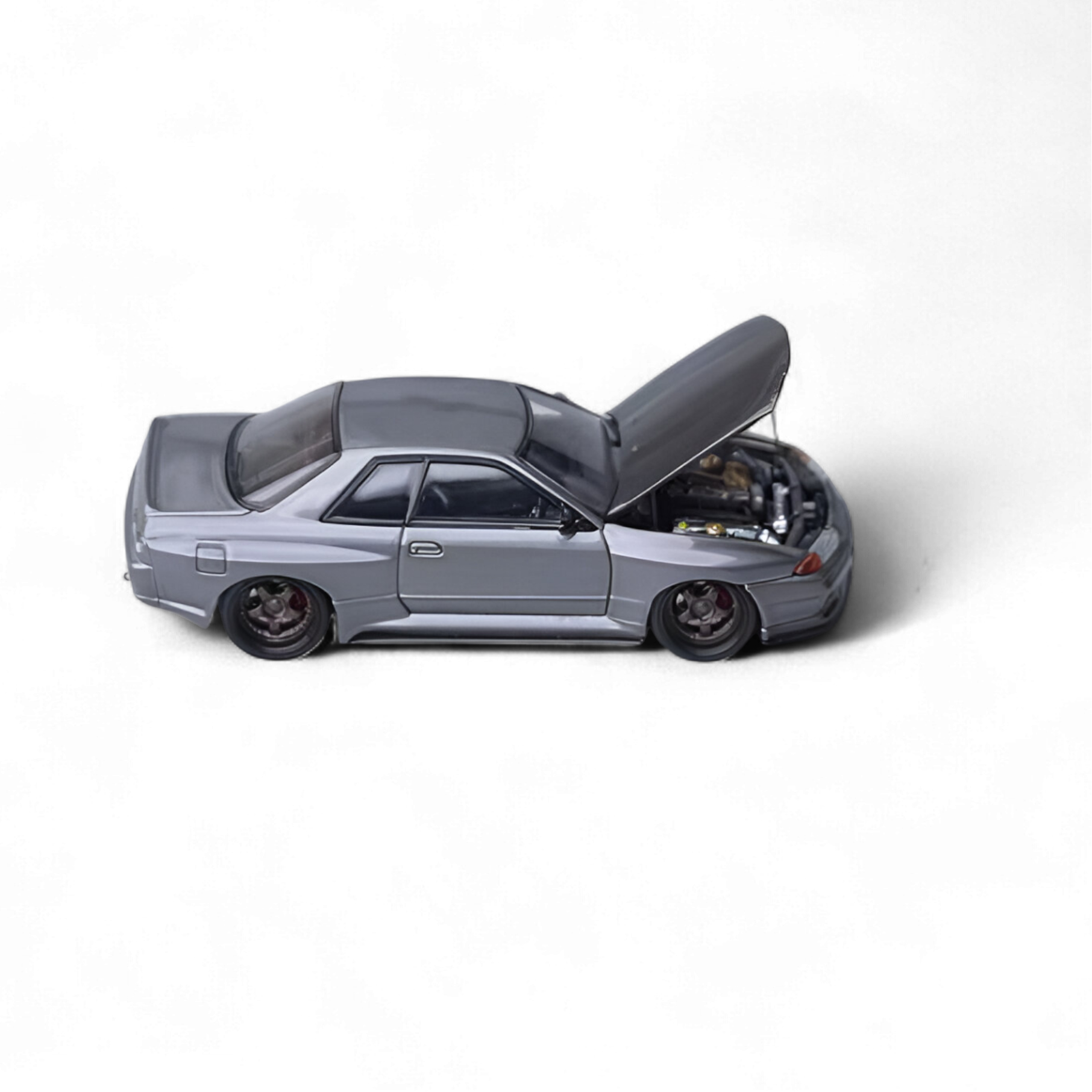Nissan Skyline GT-R R32 Grey Garage Active 1:64 by Focal Horizon  3