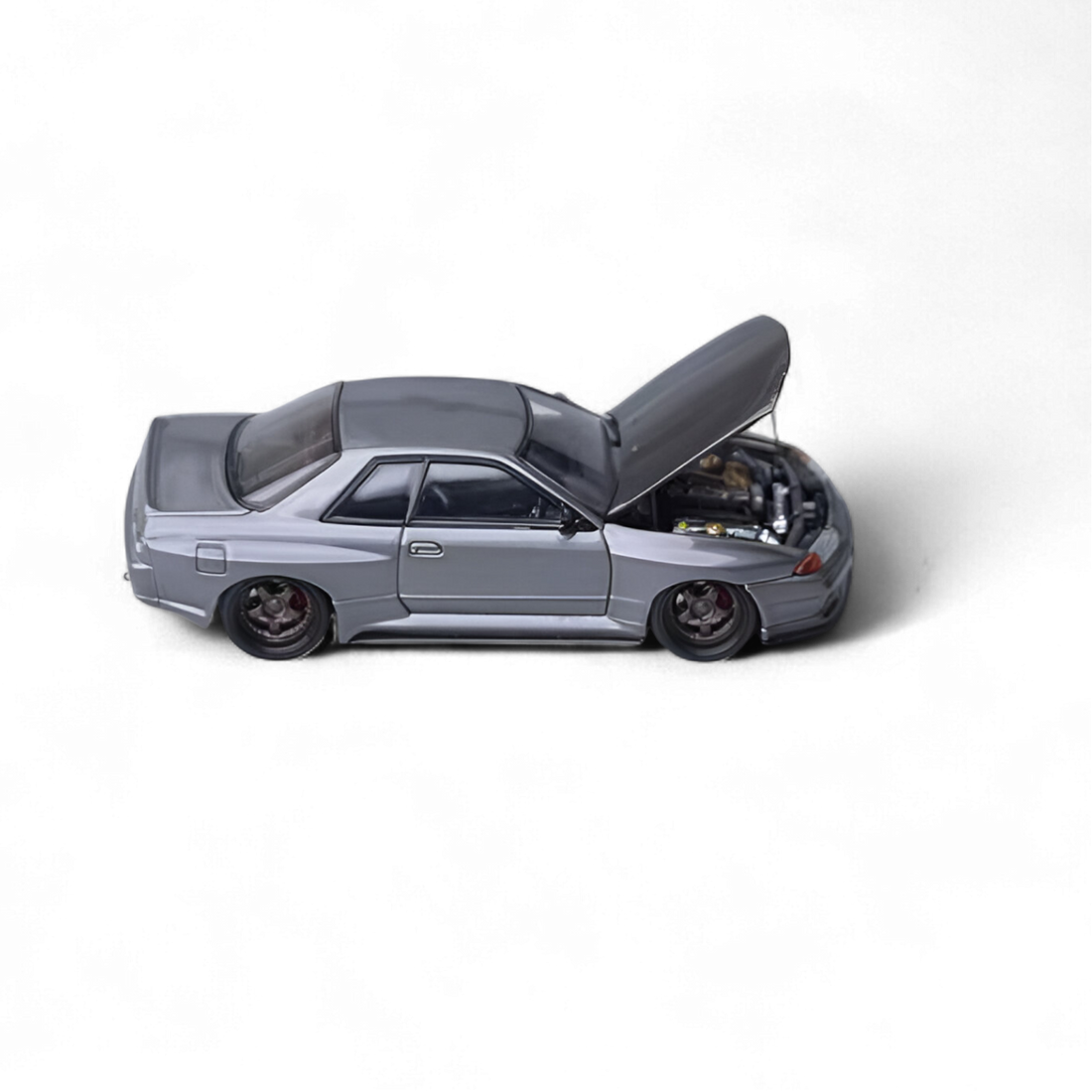 Nissan Skyline GT-R R32 Grey Garage Active 1:64 by Focal Horizon  3