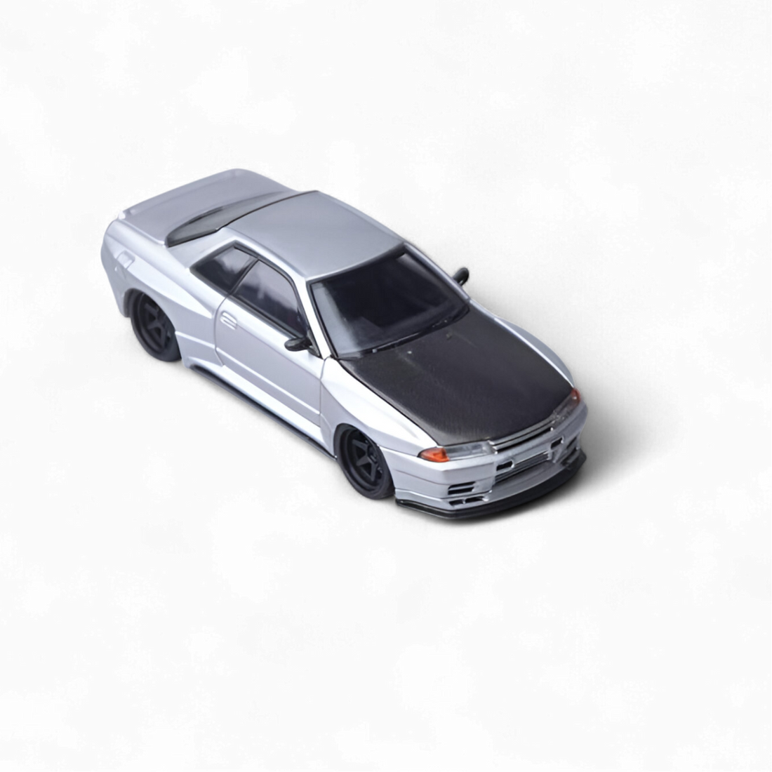 Skyline GT-R R32 Silver Garage Active 1:64 by Focal Horizon  4