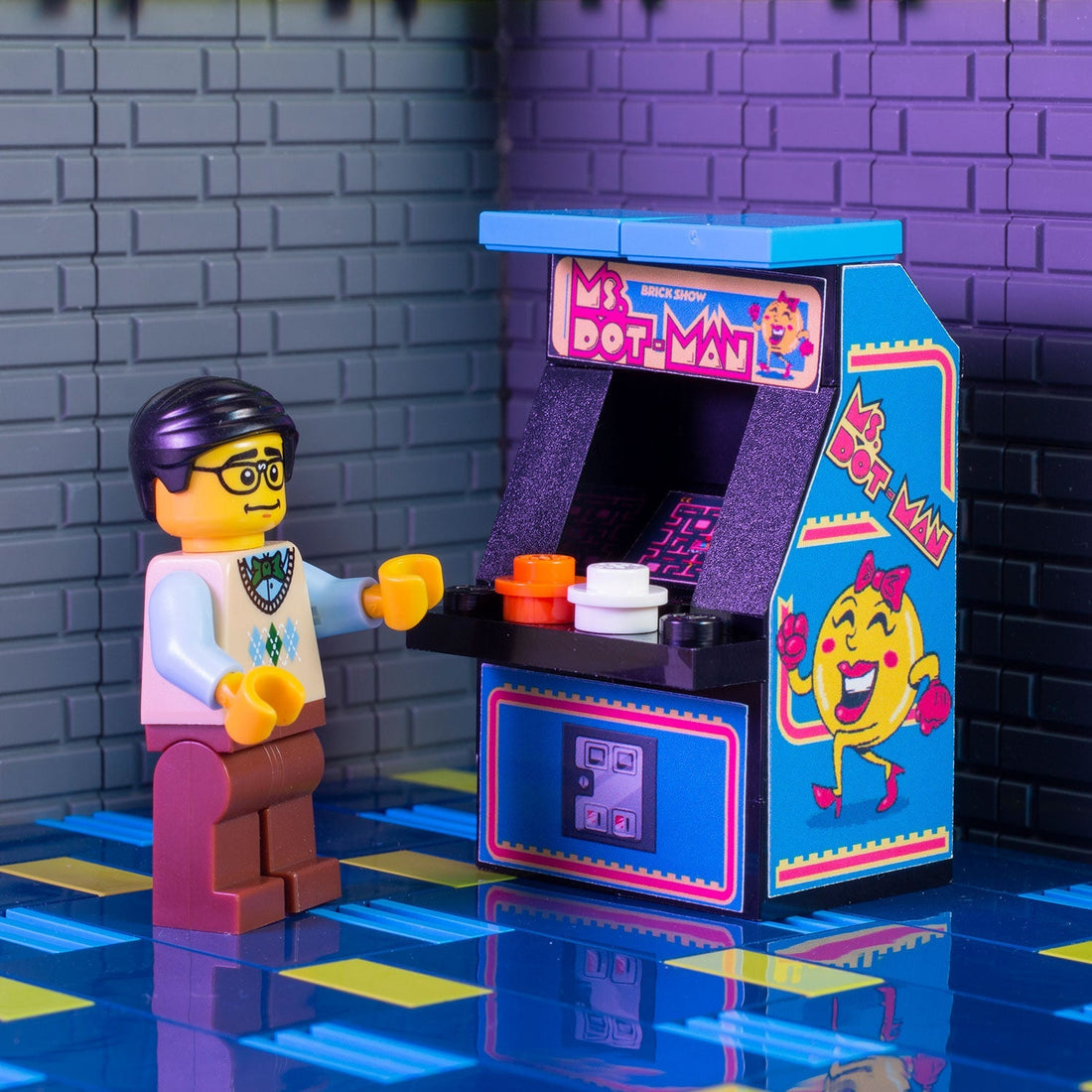 Ms. Dot-Man Custom Arcade Machine made with LEGO parts - B3 Customs