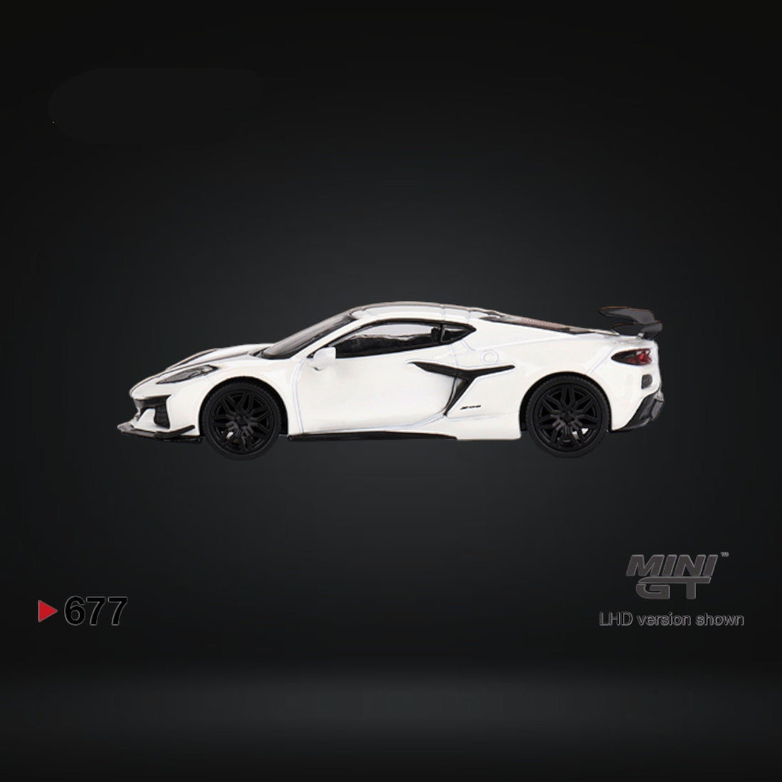 Chevrolet Corvette Z06 2023 Arctic White #677 1:64 by Mini-GT MGT00677 Side View