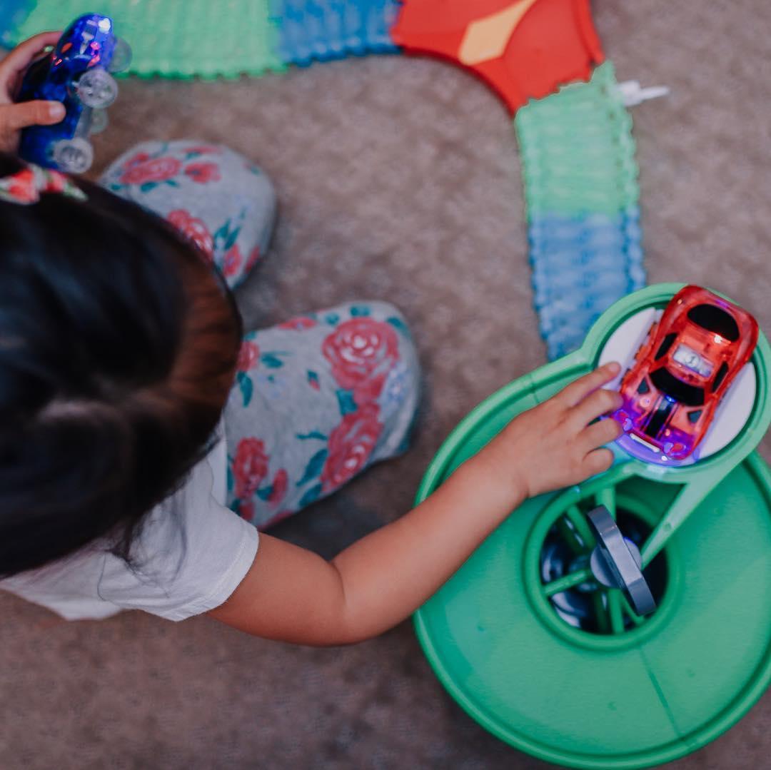 Snap N' Glow Trax Race Track Set- Small (CF1303)