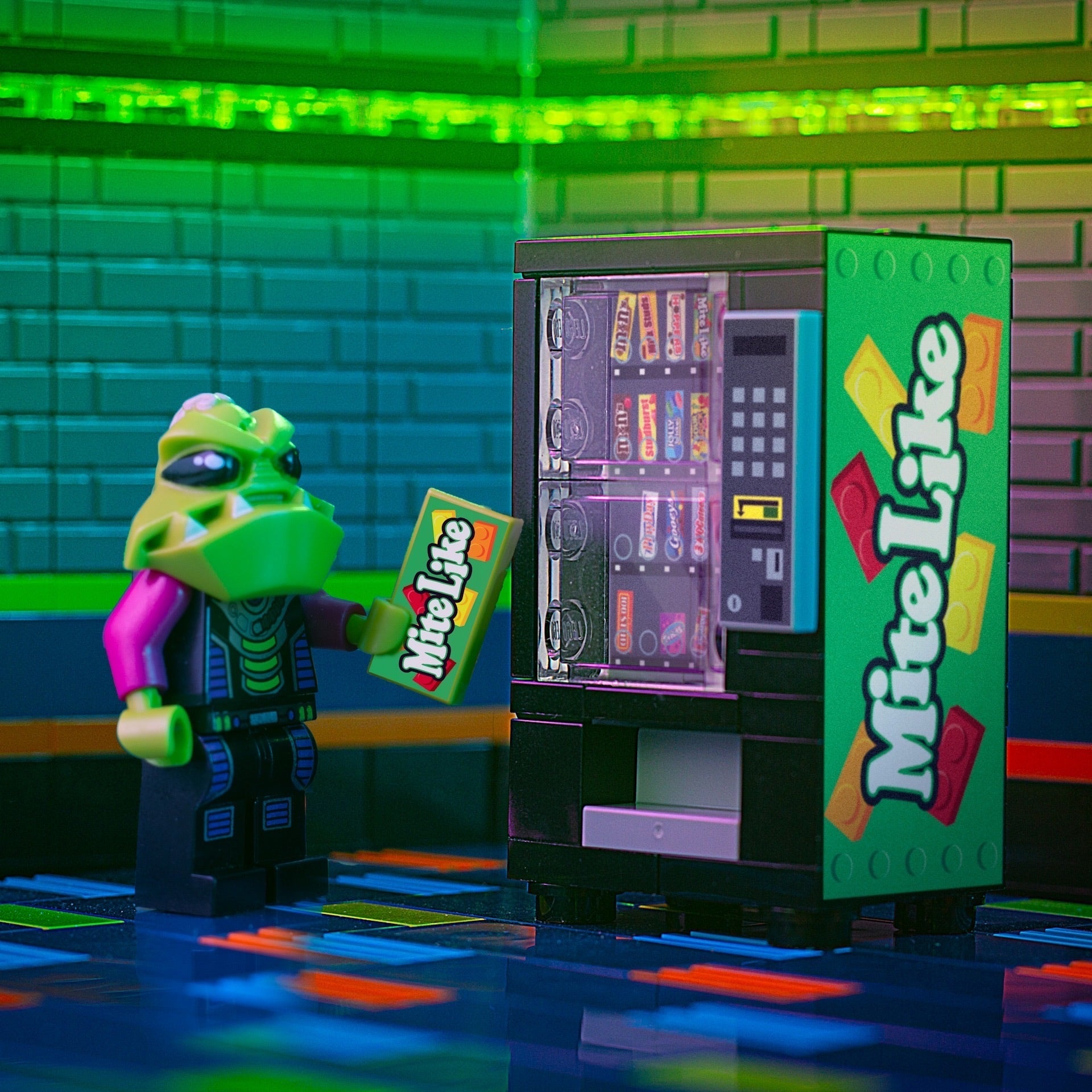 Mite Like - Candy Vending Machine made using LEGO parts 3