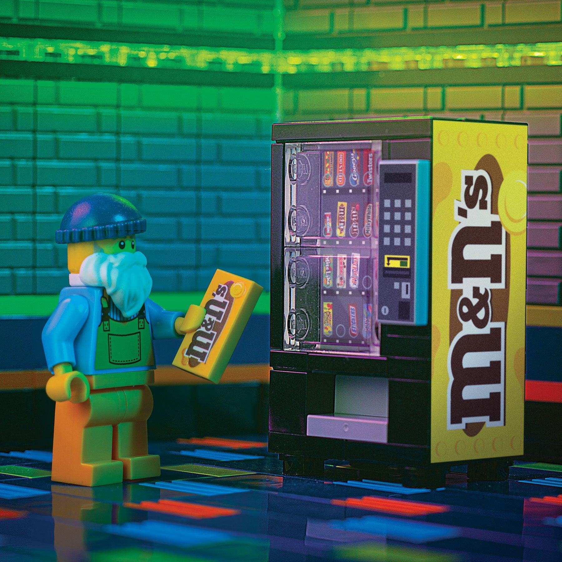 M&Ns (Peanut) Candy Vending Machine made using LEGO parts - B3 Customs 3