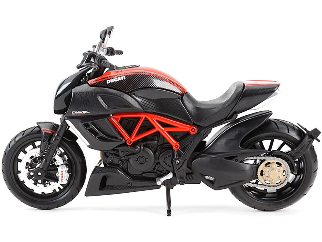 Ducati Diavel Red and Carbon 1/12 Diecast Motorcycle Model by Maisto-2