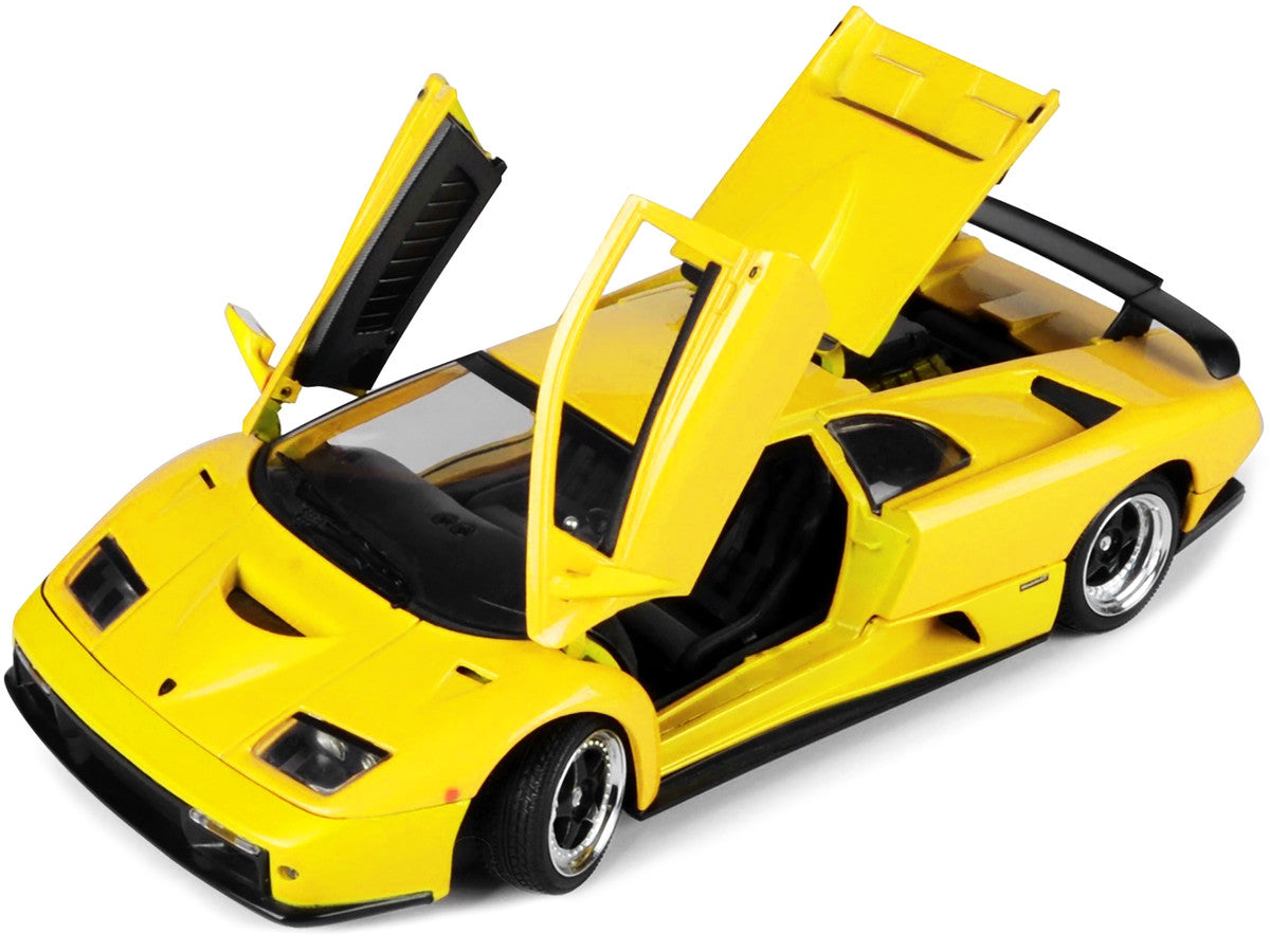 Lamborghini Diablo GT Yellow 1/18 Diecast Model Car by Motormax-2