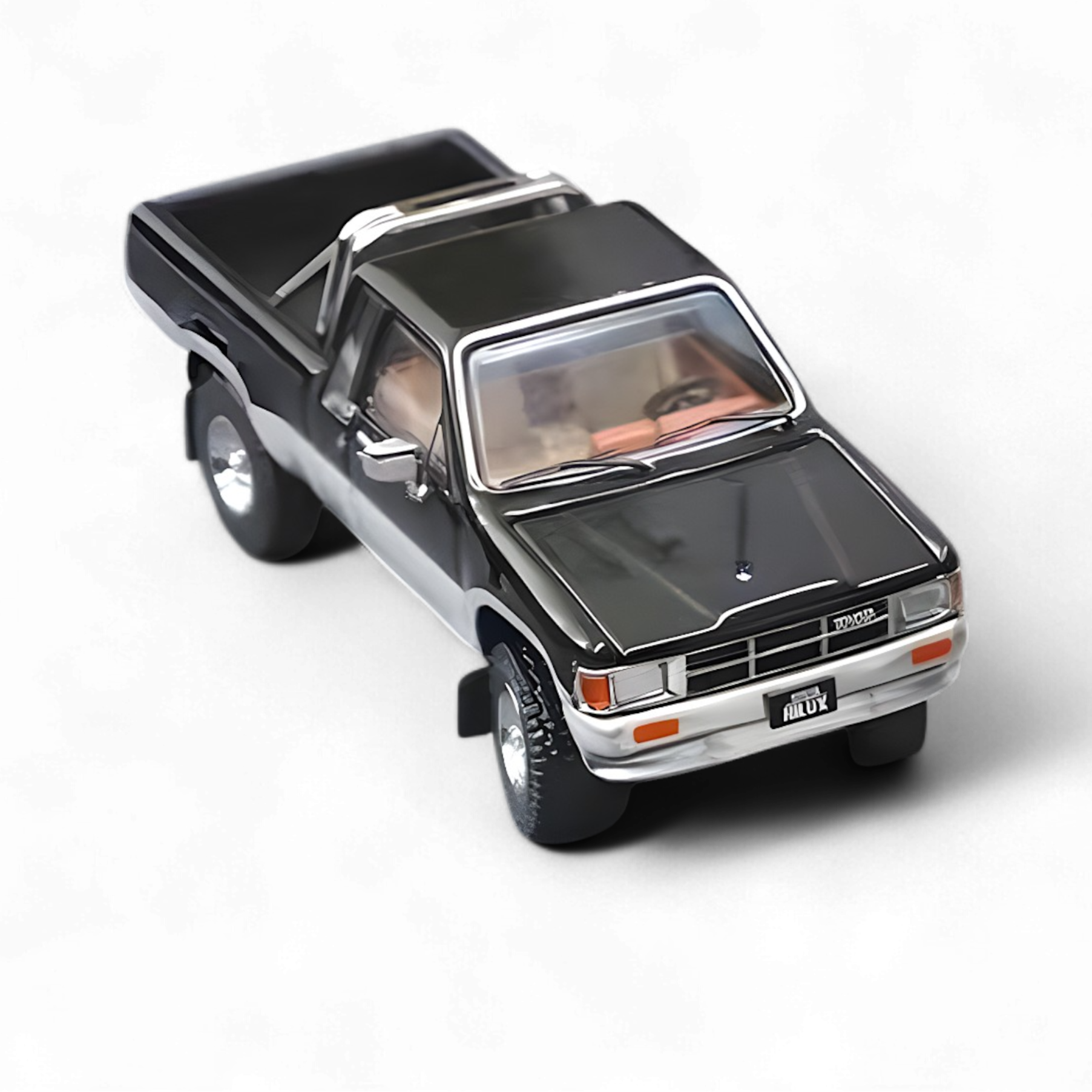 Toyota Hilax SR5 in Black silver 1:64 KS-062-515 by GCD  3