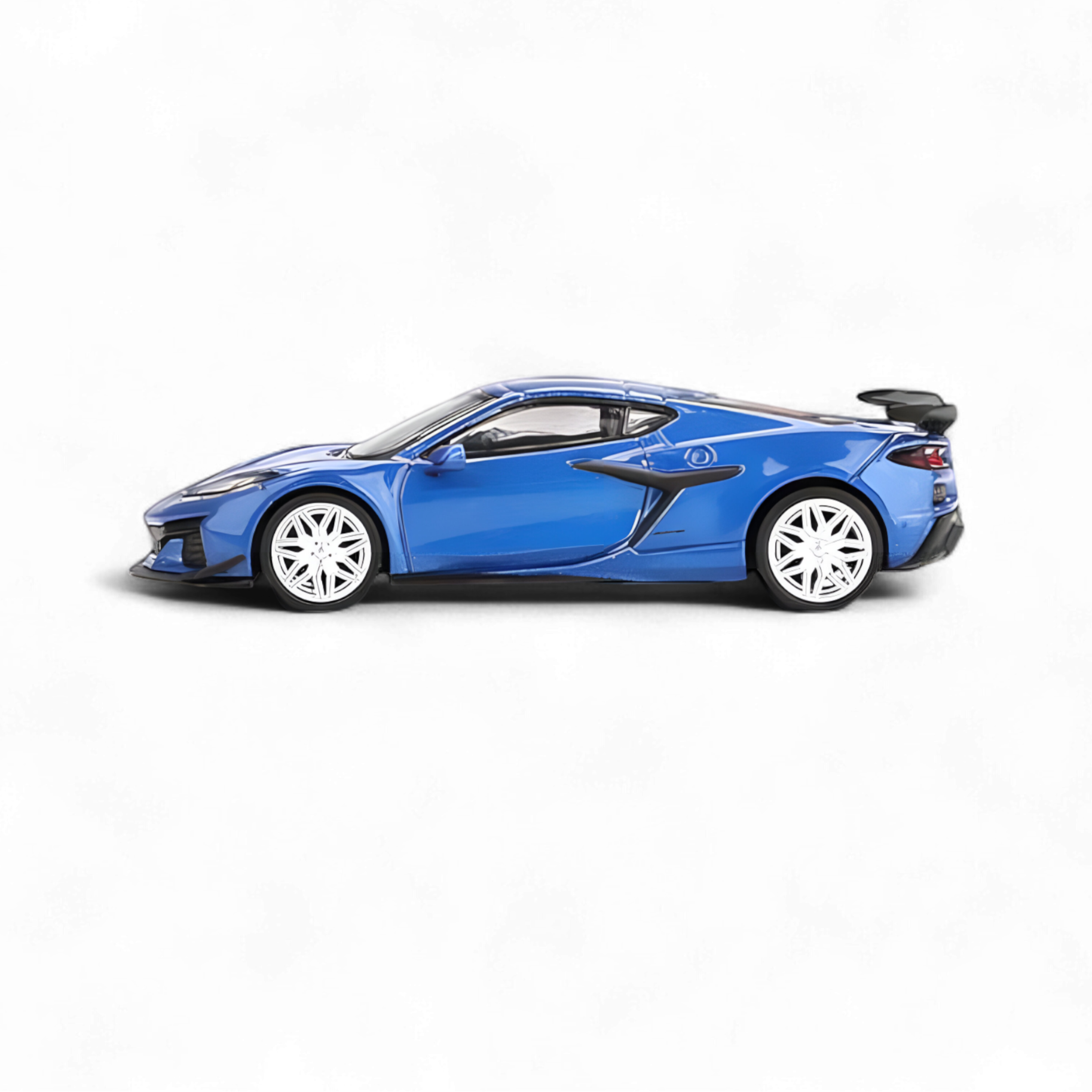 Chevrolet Corvette Z06 2023 Elkhart Lake Blue Metallic #892 1:64 by Mini-GT  3