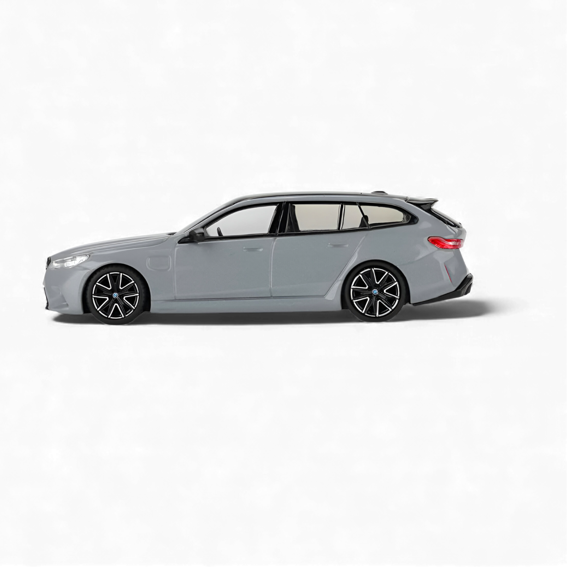 BMW M5 Touring Brooklyn Grey Metallic 1:64 by Mini GT  2