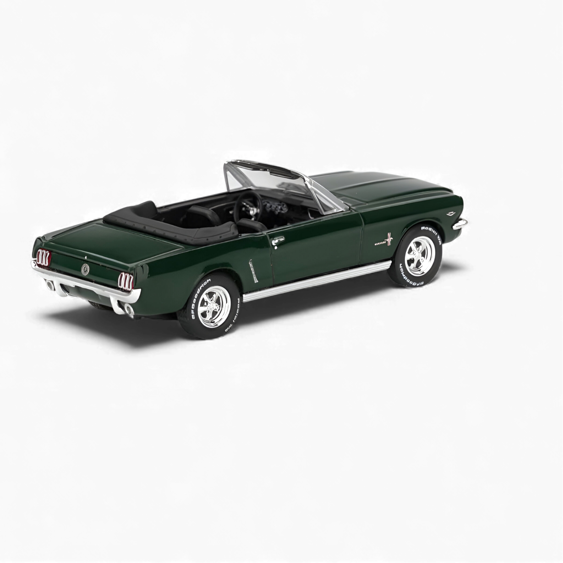 Ford Mustang Convertible Highland Green 1:64 by Mini-GT  3