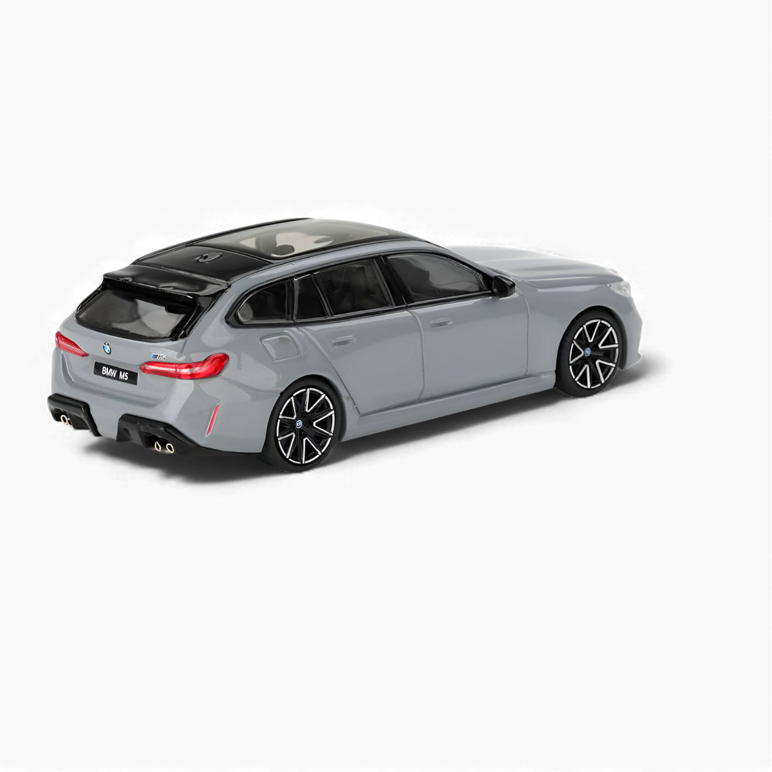 BMW M5 Touring Brooklyn Grey Metallic 1:64 by Mini GT 3