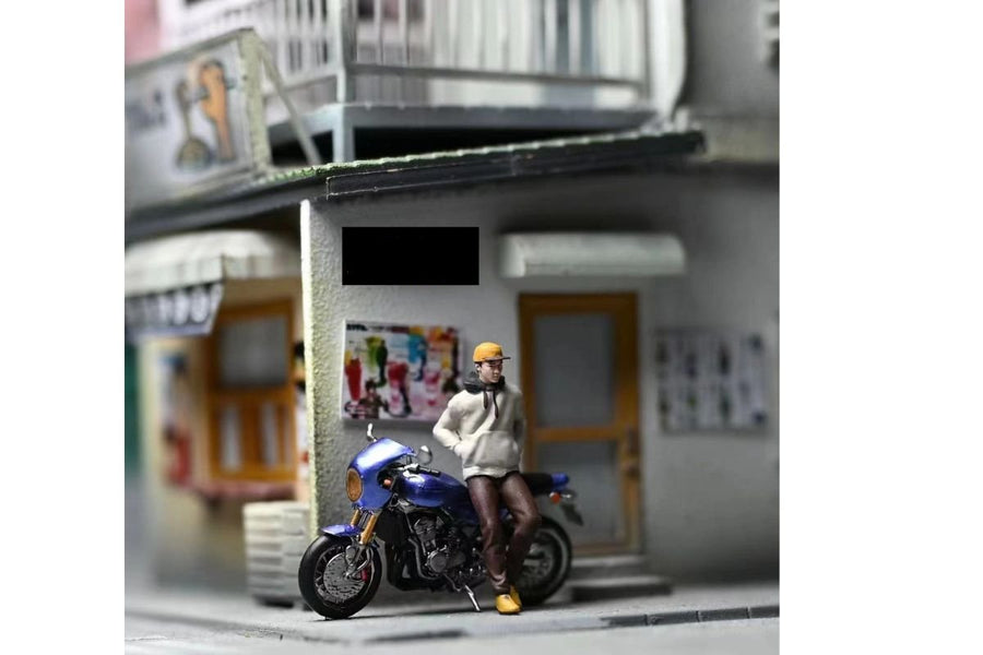 EHC Model Figure Set 2019 Kawasaki z900rs With Boy Figure 1:64 (resin)