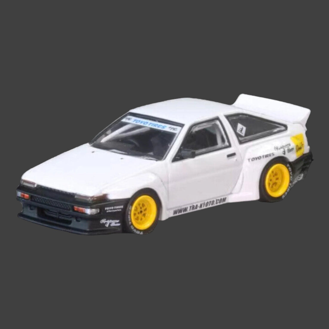 Toyota Corolla Sprinter Trueno AE86 "PANDEM / ROCKET BUNNY" in White 1:64 by Inno64 IN64-AE86P-WHI Angled Front View