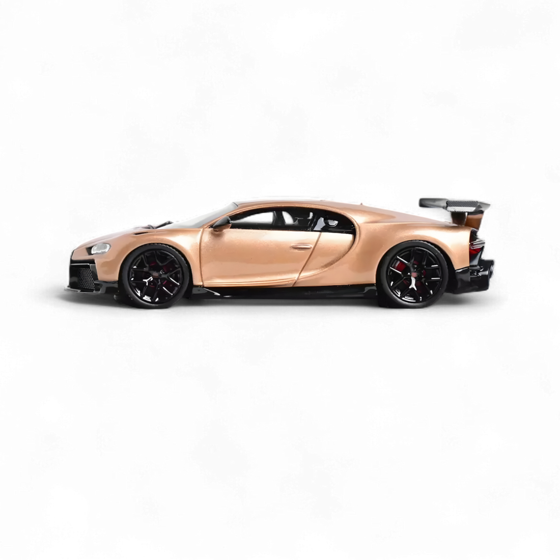 Bugatti Chiron PUR SPORT in Fantasy Rose Gold Limited to 299 Pcs 1:64 by YM Model 2
